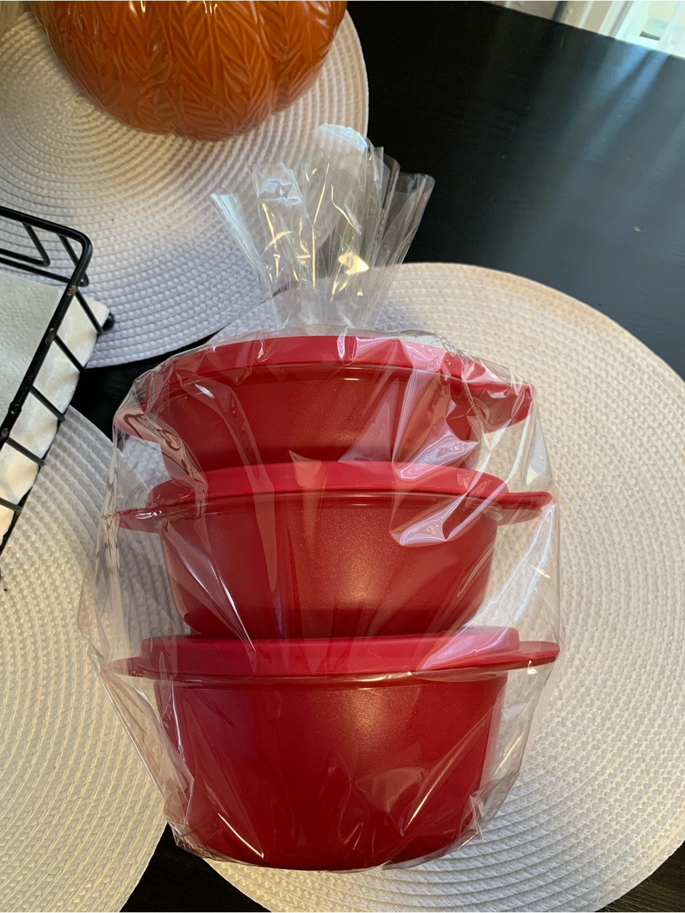 ❤️❤️❤️Tupperware Red Nesting Serving Bowls - Set of 3 ❤️❤️❤️ - Picture 3 of 3